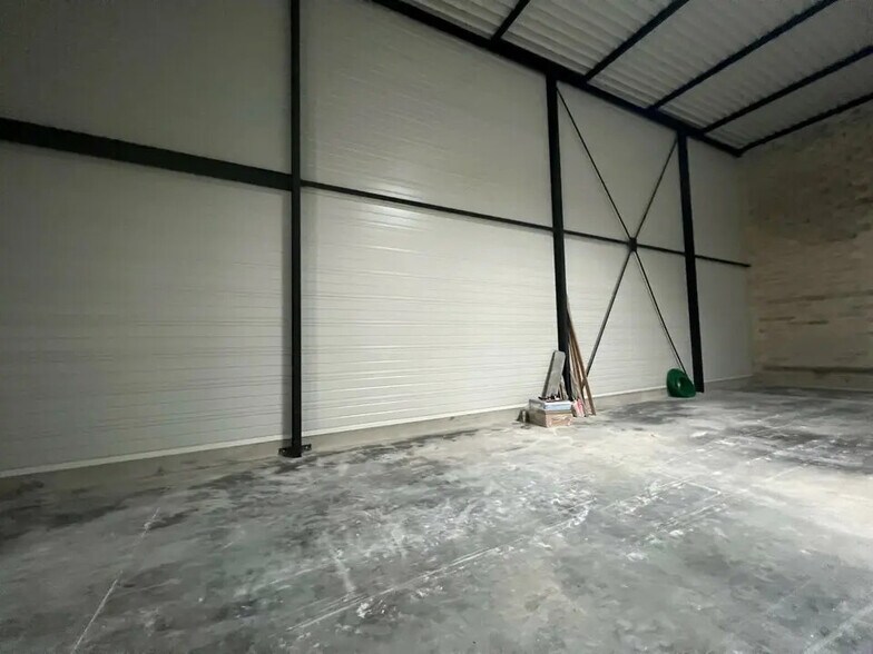 Local d'activités dans Serris à vendre - Photo de l’immeuble – Image 2 sur 11