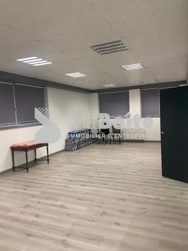 Bureau dans Balbigny à louer Photo intérieure– Image 1 sur 5