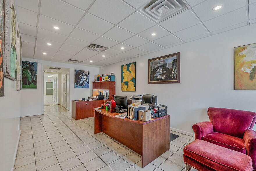 587 W Merrick Rd, Valley Stream, NY à vendre - Photo intérieure – Image 3 sur 13