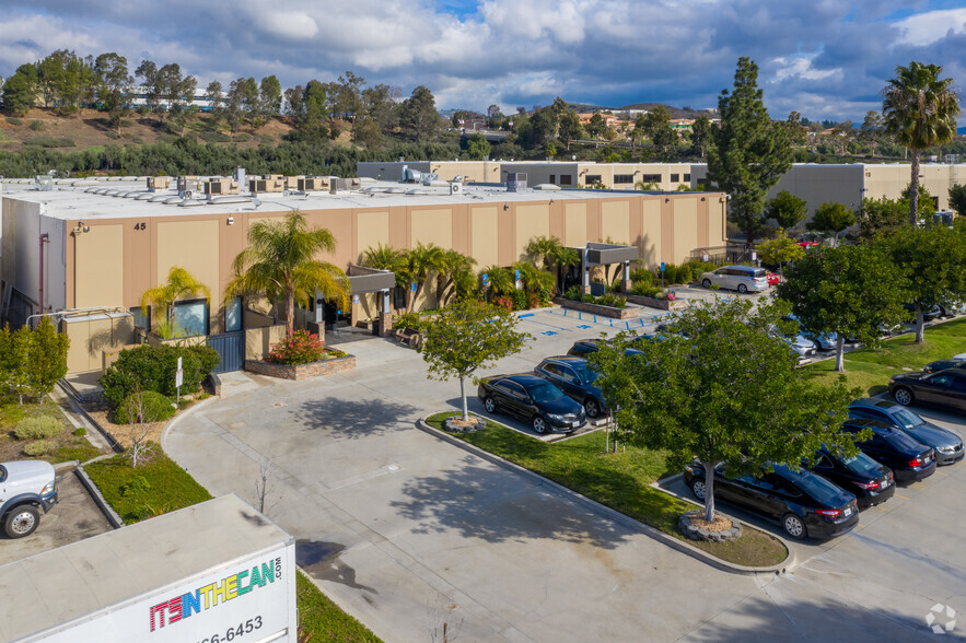 45 W Easy St, Simi Valley, CA à louer - Photo de l’immeuble – Image 1 sur 35