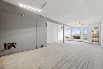 4010-4018 W Commonwealth Ave, Fullerton, CA à louer Photo intérieure– Image 2 sur 8