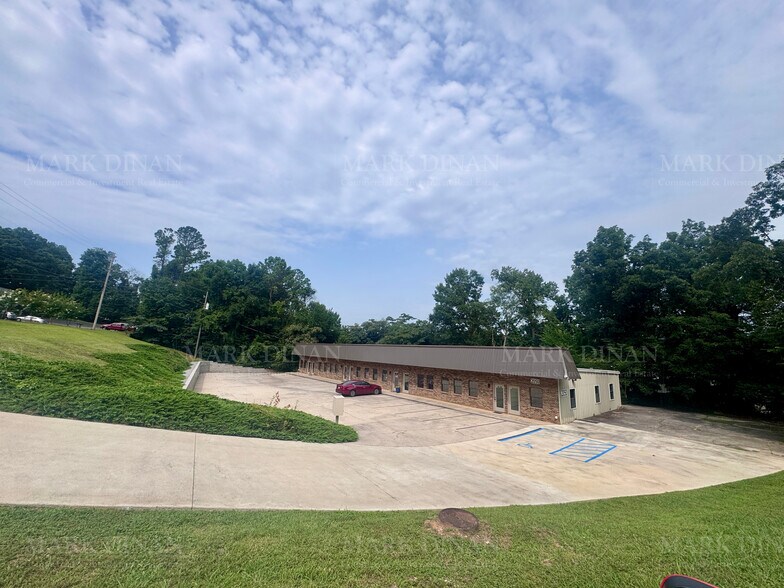 2050 Oak Mountain Dr, Pelham, AL à vendre - Photo de l’immeuble – Image 2 sur 19