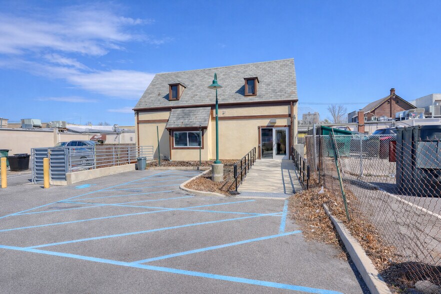 351-355 Plandome Rd, Manhasset, NY à vendre - Photo de l’immeuble – Image 3 sur 6
