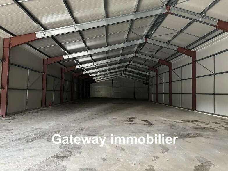 Industriel/Logistique dans Cusset à louer - Photo de l’immeuble – Image 1 sur 3