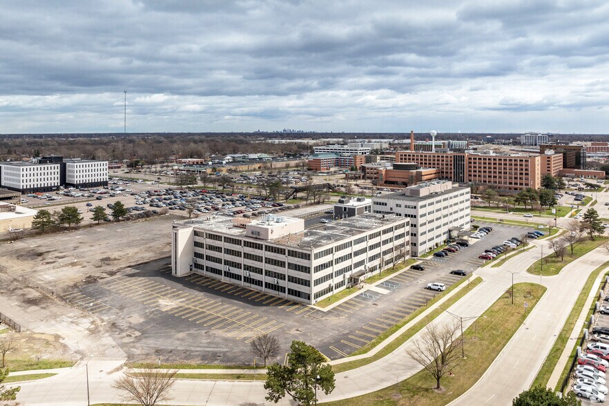 23100 Providence Dr, Southfield, MI à vendre - Photo de l’immeuble – Image 3 sur 4