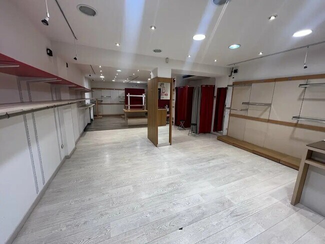 Plus de détails pour Local commercial à vendre
