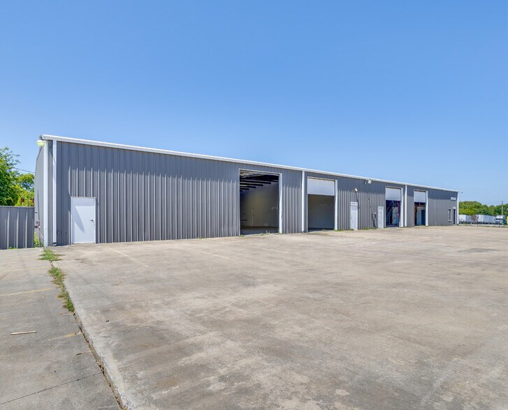 111 Industrial Blvd, Mansfield, TX à louer - Photo de l’immeuble – Image 3 sur 10