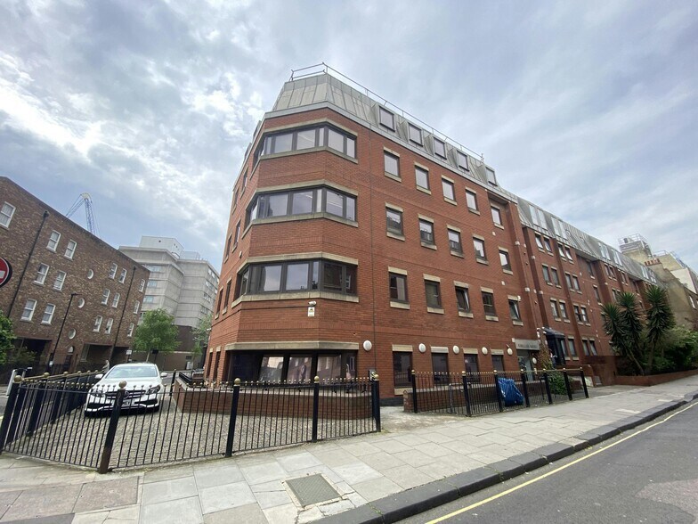 153-157 Cleveland St, Londres à louer - Photo de l’immeuble – Image 2 sur 14