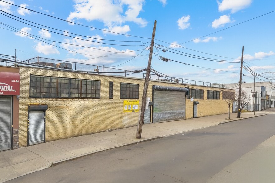 59-48 55th St, Maspeth, NY à vendre - Photo de l’immeuble – Image 1 sur 16
