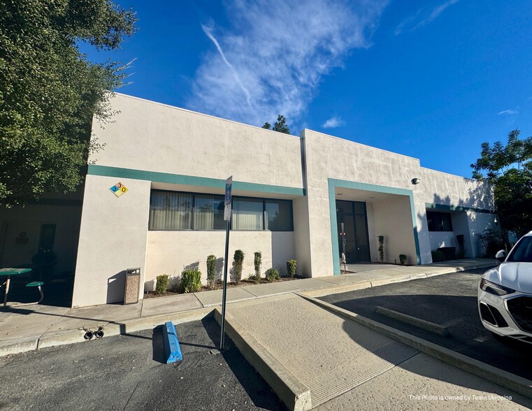 225 E Huntington Dr, Monrovia, CA à louer - Photo de l’immeuble – Image 2 sur 8