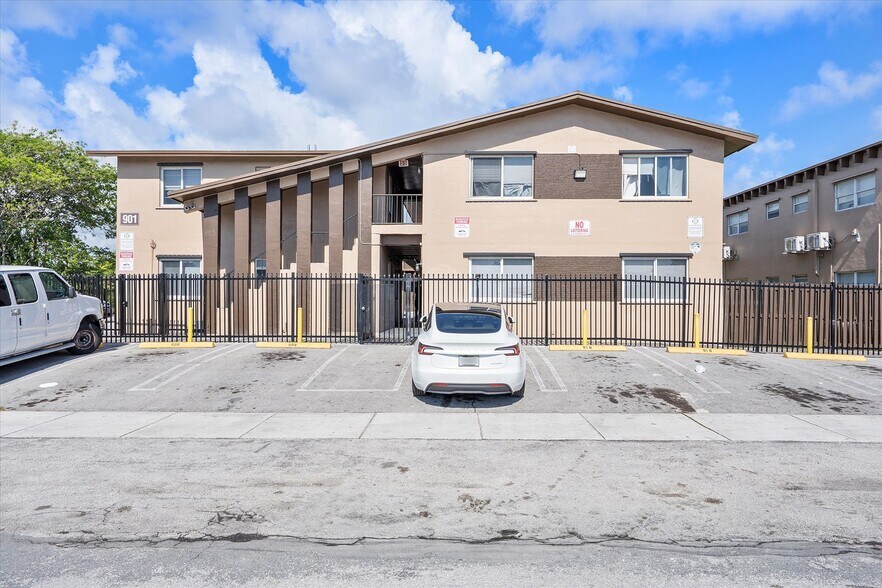 901-951 NW 8th Ave, Pompano Beach, FL à vendre - Photo de l’immeuble – Image 2 sur 18