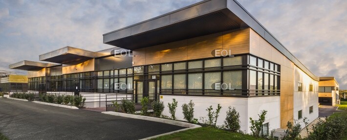 Local d’activités dans Bussy-Saint-Georges à louer - Photo de l’immeuble – Image 1 sur 2