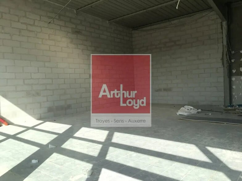 Local commercial dans Troyes à louer - Photo de l’immeuble – Image 2 sur 3