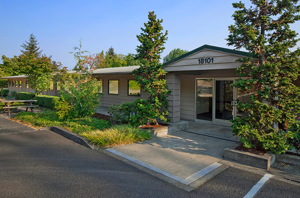 18151-18199 SW Boones Ferry Rd, Tualatin, OR à louer - Photo de l’immeuble – Image 1 sur 11