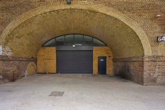 Queenstown Rd, Londres à louer Photo de l’immeuble– Image 1 sur 3