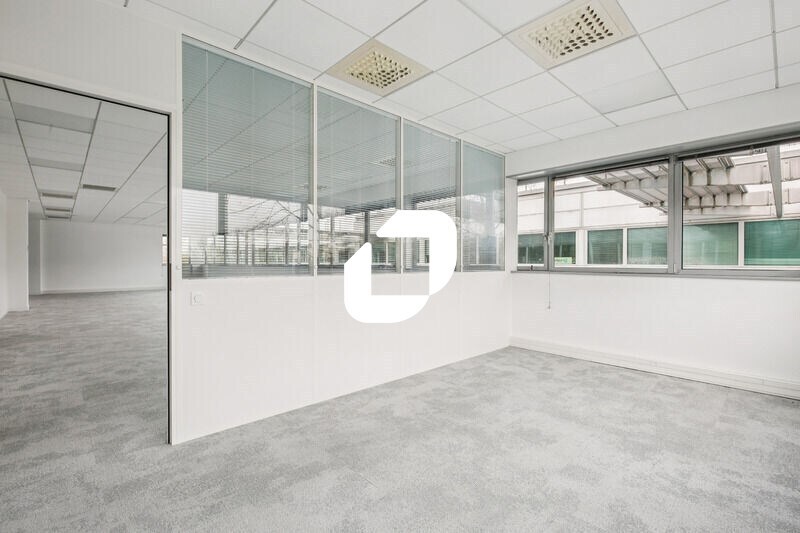 Bureau dans Roissy-en-France à louer - Photo intérieure – Image 3 sur 14