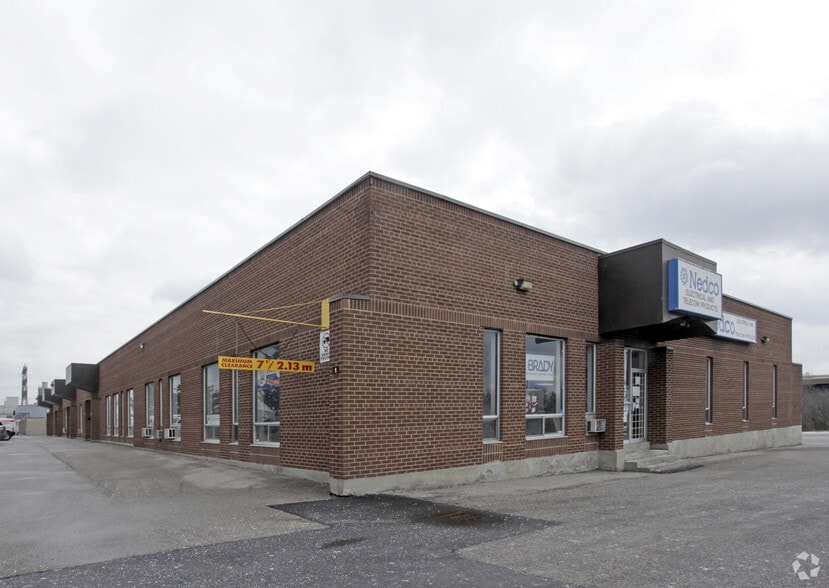 9 Royalcrest Rd, Toronto, ON à louer - Photo principale – Image 1 sur 2
