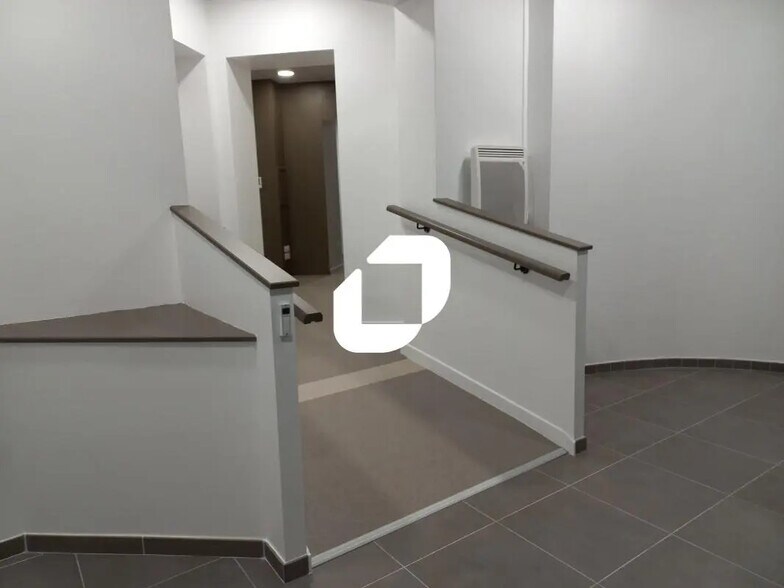 Bureau dans Roubaix à louer - Photo de l’immeuble – Image 2 sur 9