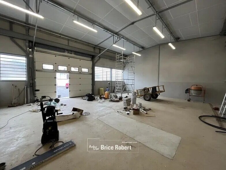 Local d’activités dans Villeurbanne à louer - Photo de l’immeuble – Image 3 sur 3