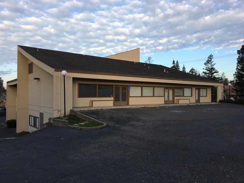 9198 Greenback Ln, Orangevale, CA à louer - Photo de l’immeuble – Image 3 sur 7
