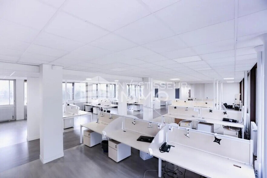 Bureau dans Boissy-Saint-Léger à louer - Photo de l’immeuble – Image 1 sur 3