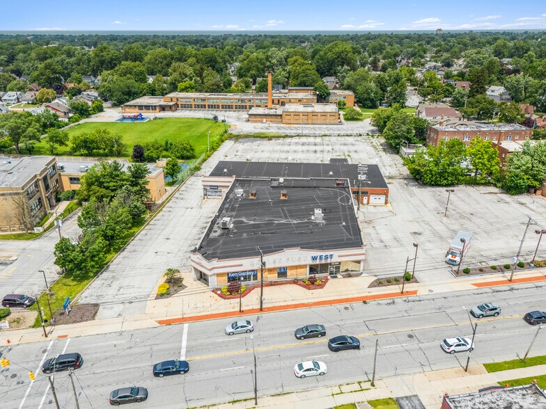 16100 Lorain Ave, Cleveland, OH à louer - Photo de l’immeuble – Image 2 sur 14