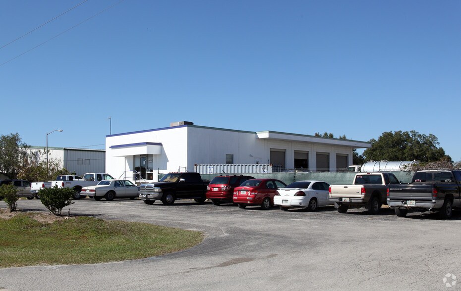 1881 Massaro Blvd, Tampa, FL à louer - Photo de l’immeuble – Image 3 sur 4