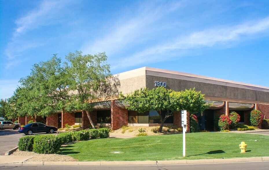 1800 W Broadway Rd, Tempe, AZ à louer - Photo de l’immeuble – Image 3 sur 4