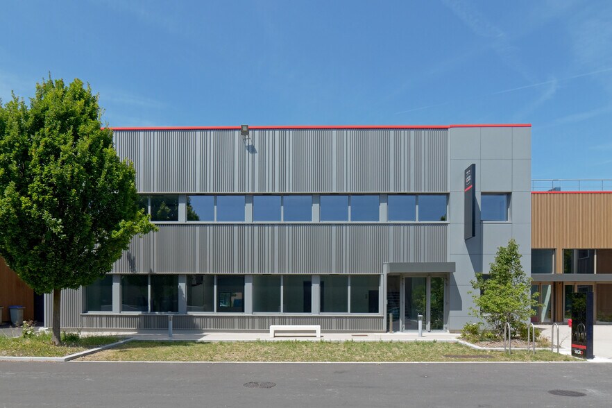 Local d’activités dans Le Blanc-Mesnil à louer - Photo de l’immeuble – Image 3 sur 5