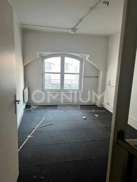 Bureau dans Lyon à vendre - Photo de l’immeuble – Image 3 sur 9