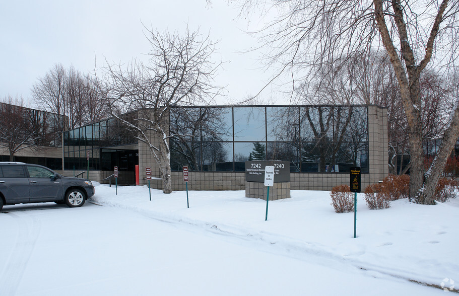 7240-7242 Metro Blvd, Edina, MN à louer - Photo de l’immeuble – Image 3 sur 8