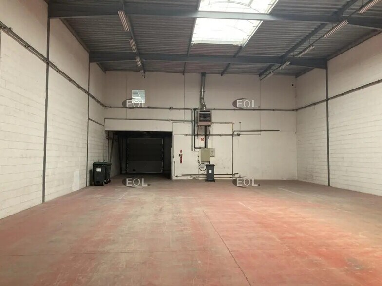 Local d’activités dans Villejuif à louer - Photo de l’immeuble – Image 2 sur 8