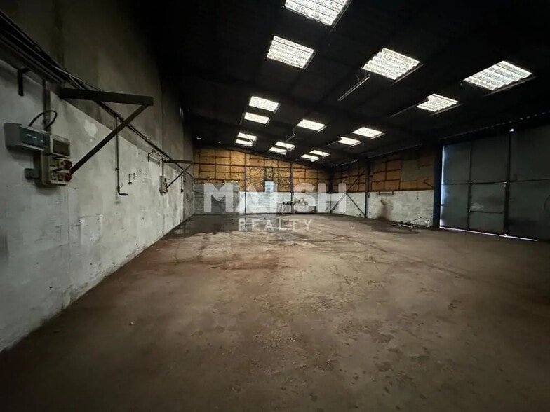 Local d’activités dans Genas à louer - Photo intérieure – Image 2 sur 7