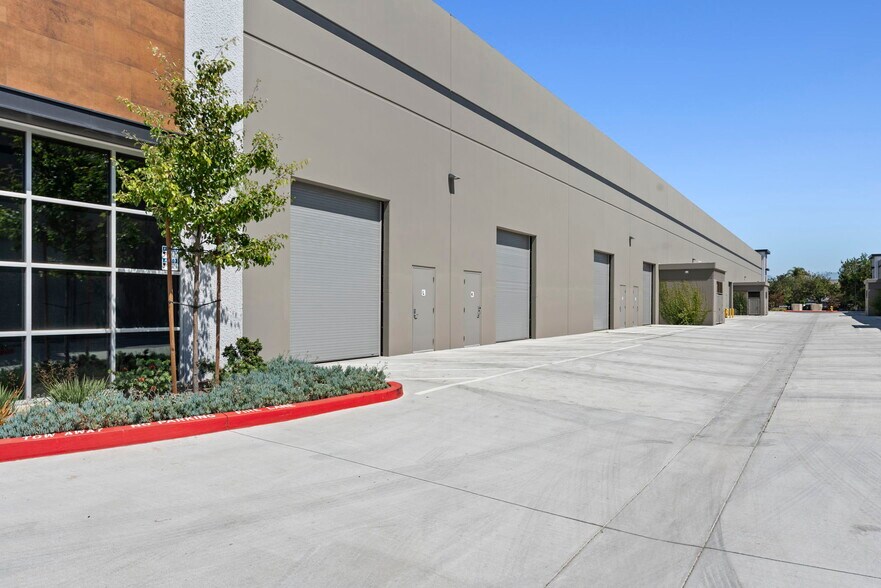 1400 Graves Ave, Oxnard, CA à vendre - Photo de l’immeuble – Image 3 sur 34