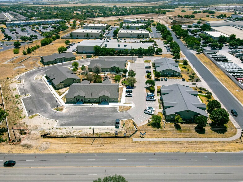 101 W Cooperative Way, Georgetown, TX à louer - Photo de l’immeuble – Image 3 sur 7