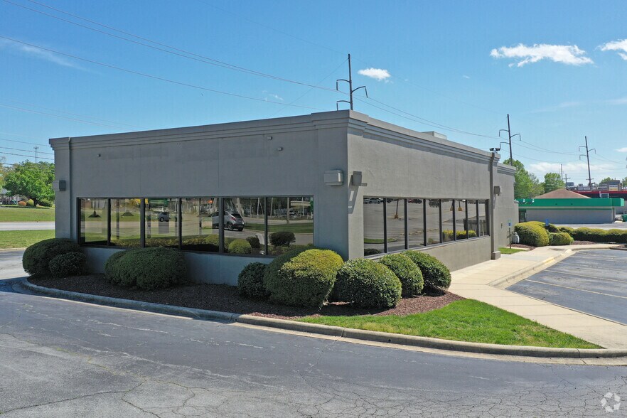 2200 Westchester Dr, High Point, NC à louer - Photo de l’immeuble – Image 3 sur 11