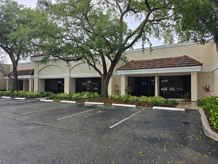 4107-4151 Burns Rd, Palm Beach Gardens, FL à louer - Photo de l’immeuble – Image 1 sur 5