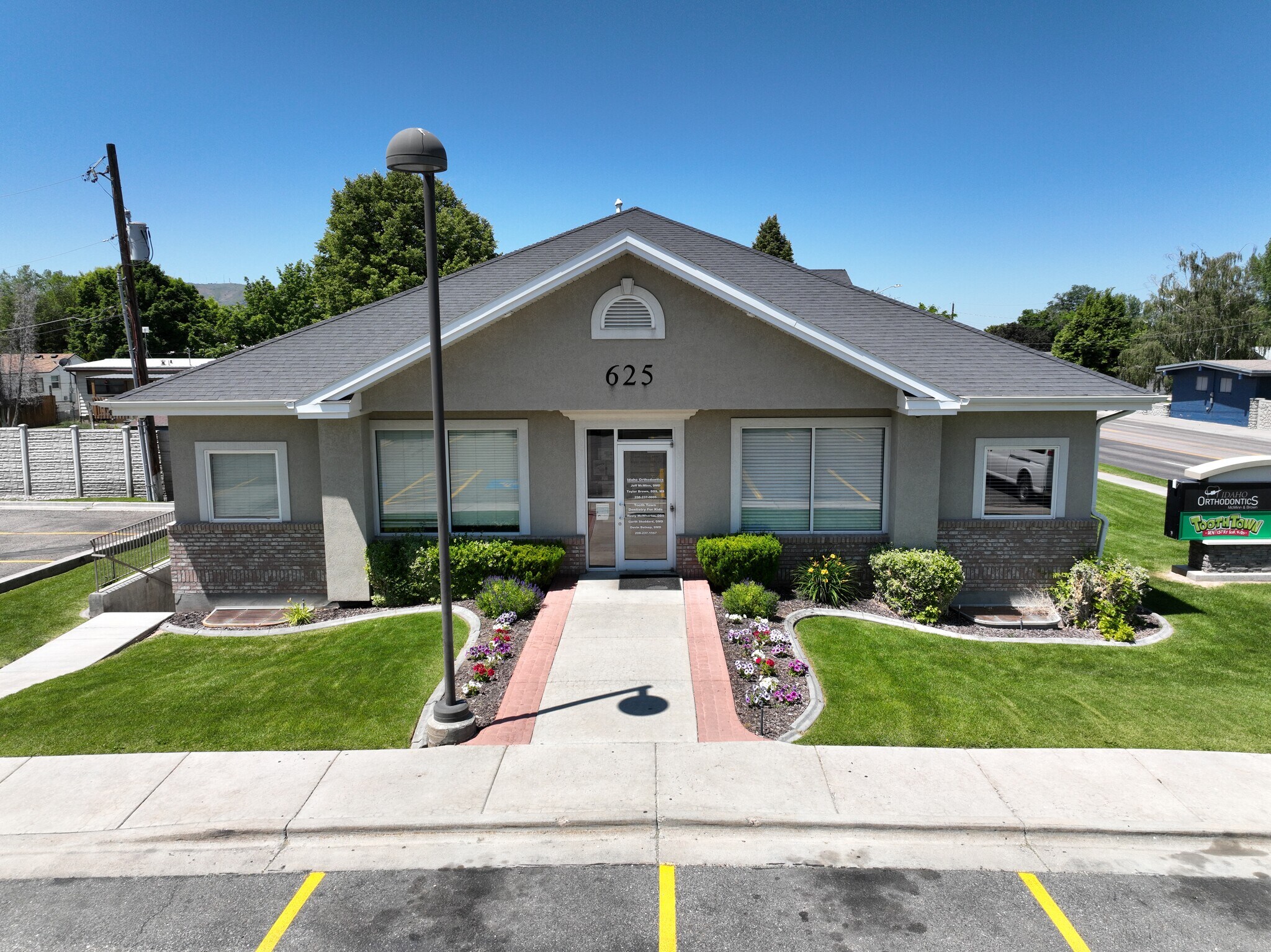 625 E Alameda Rd, Pocatello, ID à vendre Photo principale– Image 1 sur 9