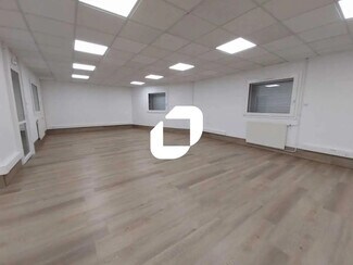 Plus de détails pour 5 Avenue Pavlov, Trappes - Bureau à louer