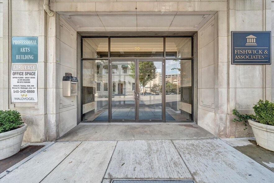 30 Franklin Rd SW, Roanoke, VA à louer - Photo de l’immeuble – Image 3 sur 13