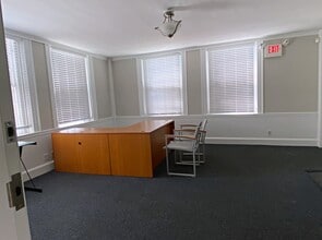 827 Main St, Woburn, MA à louer Photo intérieure– Image 1 sur 4