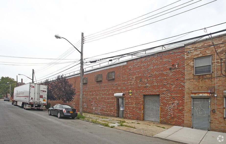 595 Berriman St, Brooklyn, NY à vendre - Photo principale – Image 1 sur 8