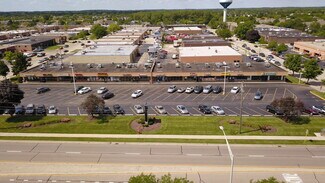 Plus de détails pour 670-698 S Barrington Rd, Suite, Streamwood, IL - Local commercial à louer