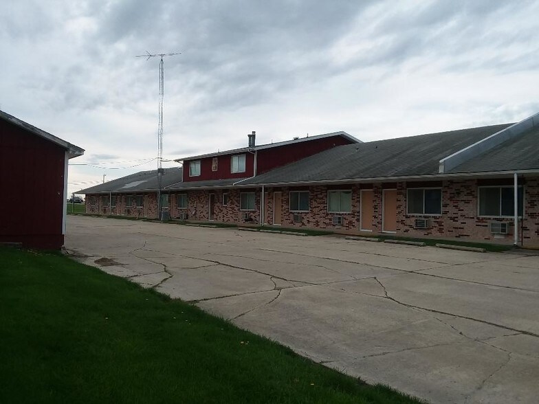 2010 E Main St, Lamoni, IA à vendre - Photo de l’immeuble – Image 3 sur 28