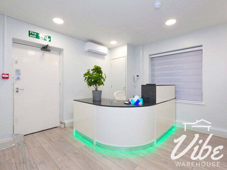 214-218 High Rd, Londres à louer - Photo de l’immeuble – Image 1 sur 8