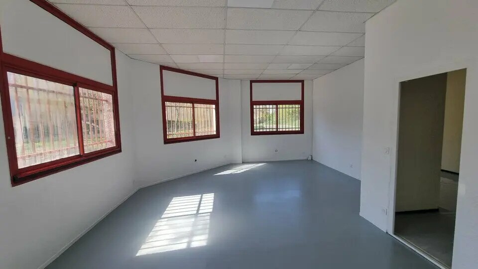 22 Bis Rue Des Malines, Lisses à louer - Photo de l’immeuble – Image 2 sur 6