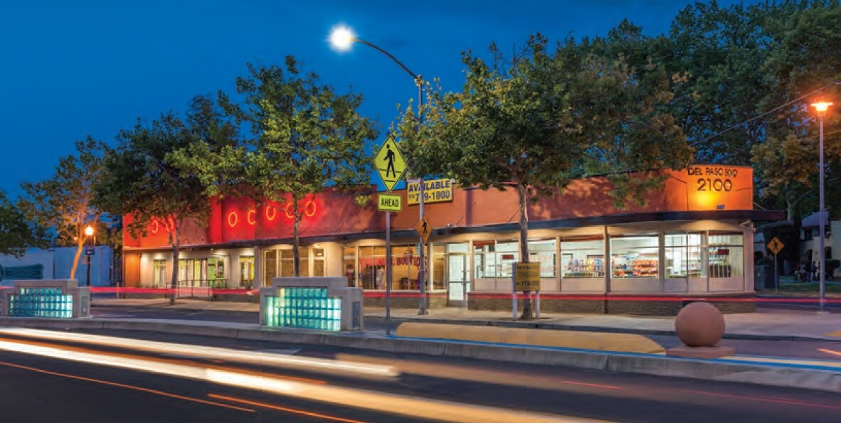 2100-2110 Del Paso Blvd, Sacramento, CA à louer Photo principale– Image 1 sur 7