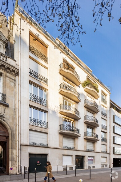 81 Avenue Marceau, Paris à louer - Photo de l’immeuble – Image 2 sur 3