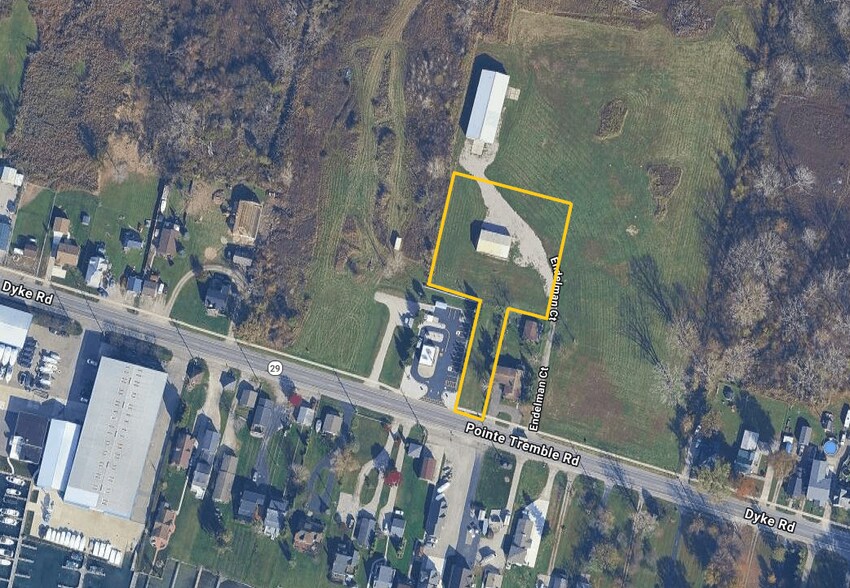 5586 Pointe Tremble Rd, Algonac, MI à vendre - Photo de l’immeuble – Image 1 sur 1