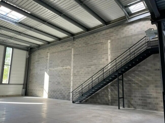 Plus de détails pour 25 Rue Des Usines, Fenouillet - Industriel/Logistique à louer